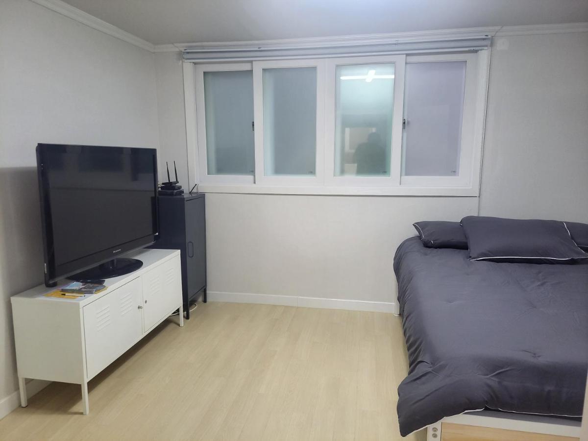 Brand New 2 Bedroom Apartment #6 Сеул Экстерьер фото